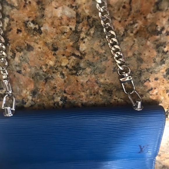 SOLD - LV LOUIS VUITTON Authentic Epi Wallet on a Chain (WOC), Silver Hardware - Picture 11 of 11